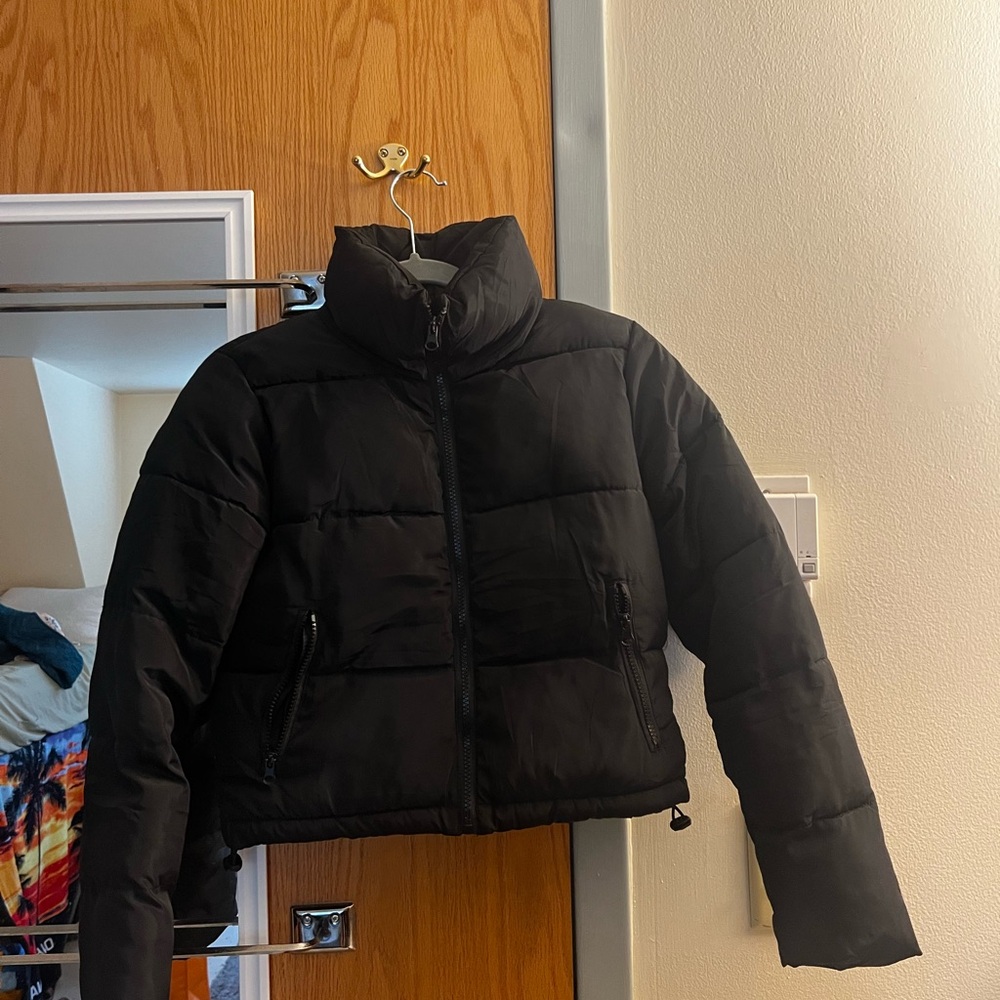 SHEIN Black Cropped Puffer Jacket with Quilted Design - Picture 3 of 3